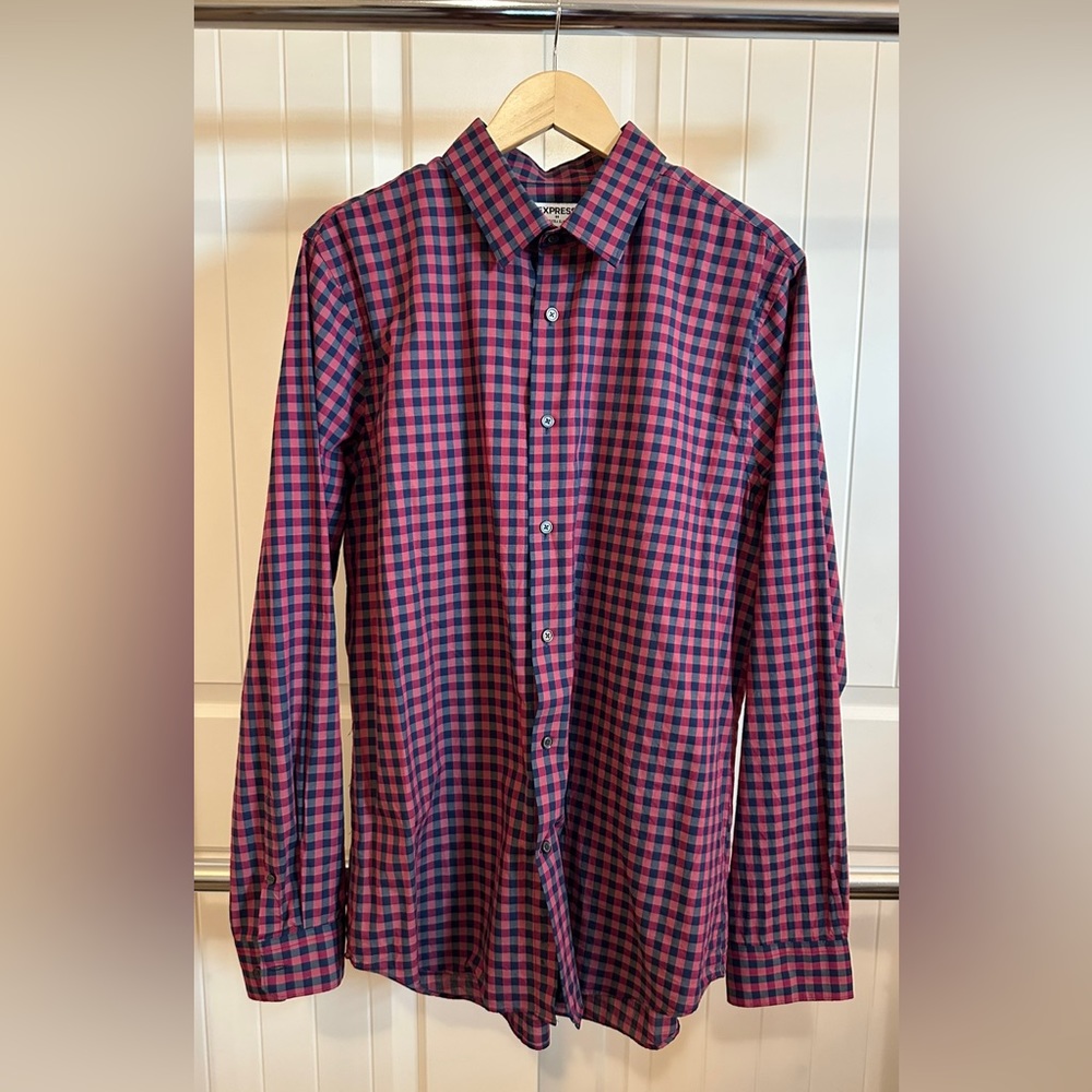 Express extra slim dress shirt. Size L, 16- 16.5. Excellent condition.
